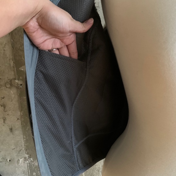 Patagonia Women’s fleece zip up vest - Picture 6 of 7